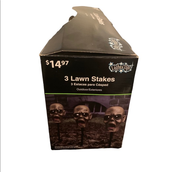 3 Lawn Skull Stakes With Light Up Eyes - Picture 2 of 2